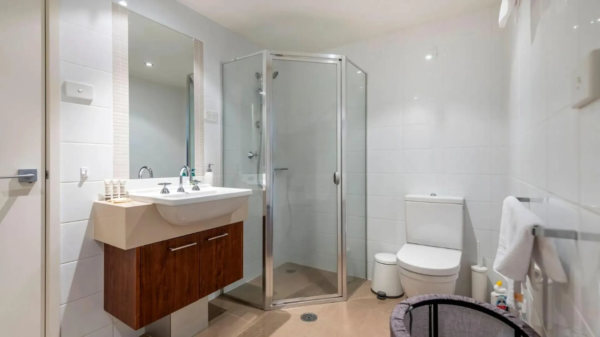 London Circuit City Hideaway Canberra