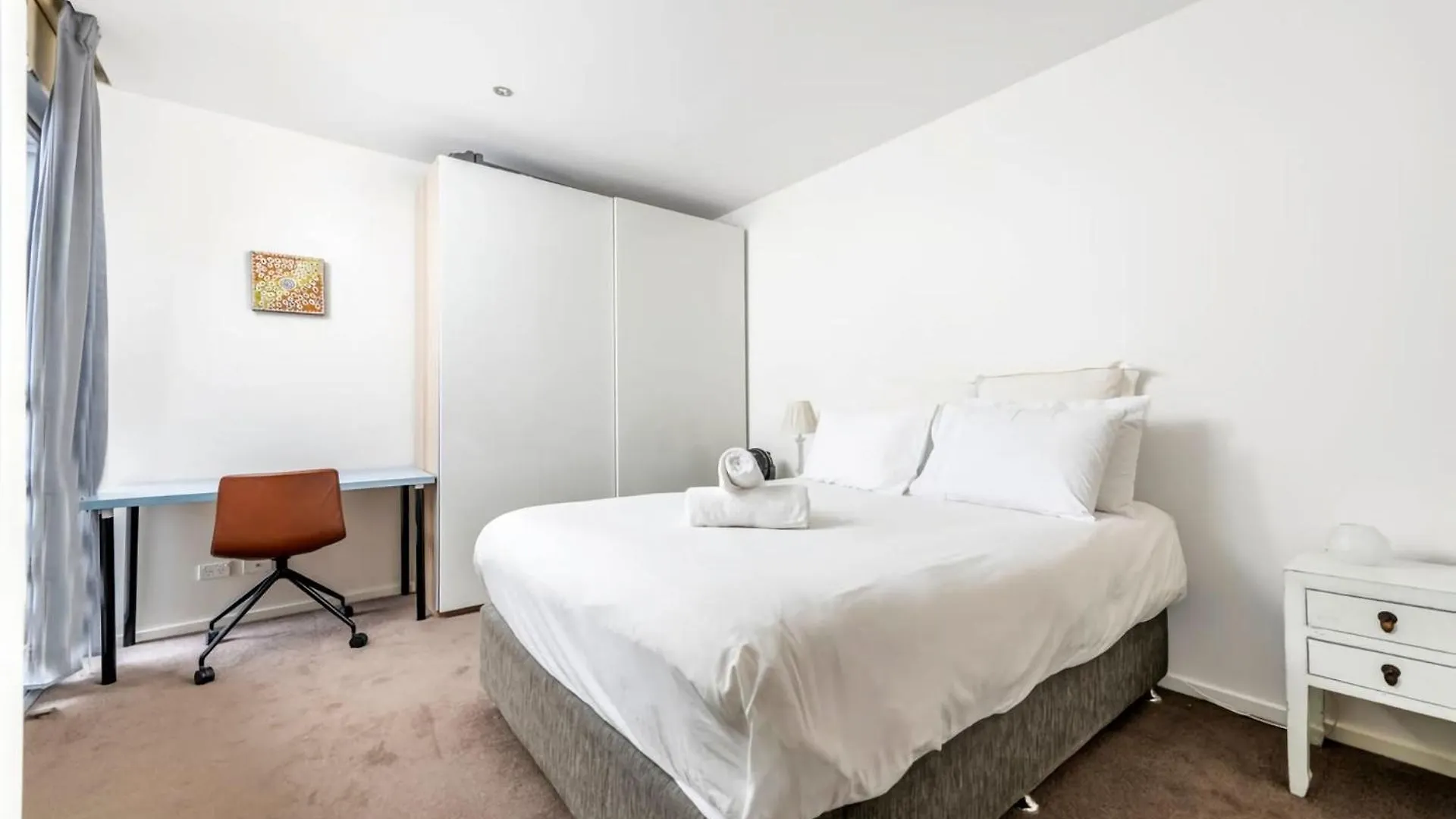 London Circuit City Hideaway Canberra