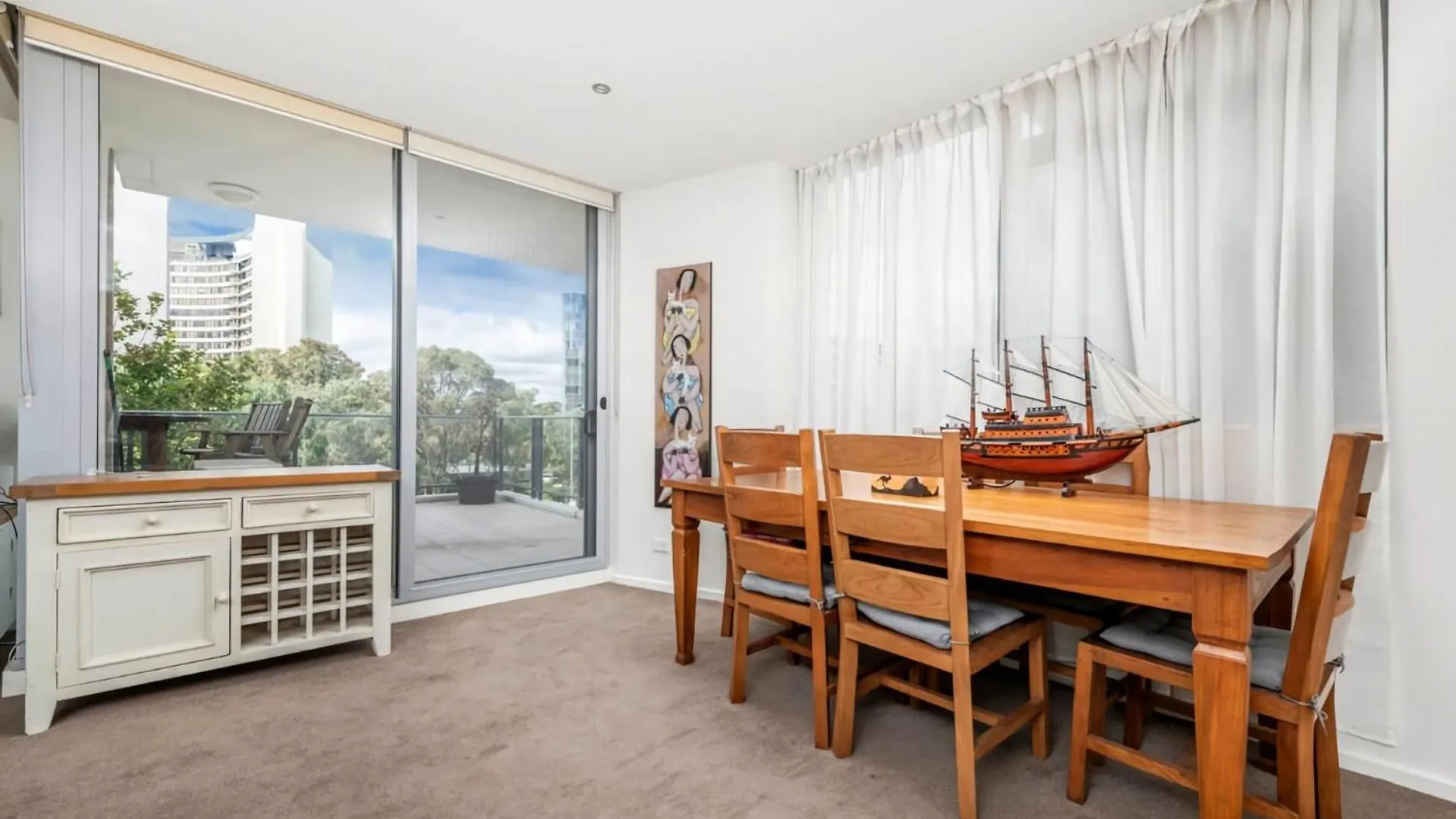 London Circuit City Hideaway Canberra Apartment